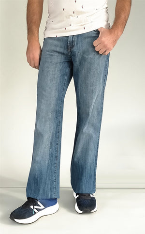 Men JEANIUS JEANS Kevin Relaxed Bootcut Jeans in light blue - Mid rise