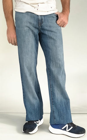 Men JEANIUS JEANS Kevin Relaxed Bootcut Jeans in light blue - Mid rise
