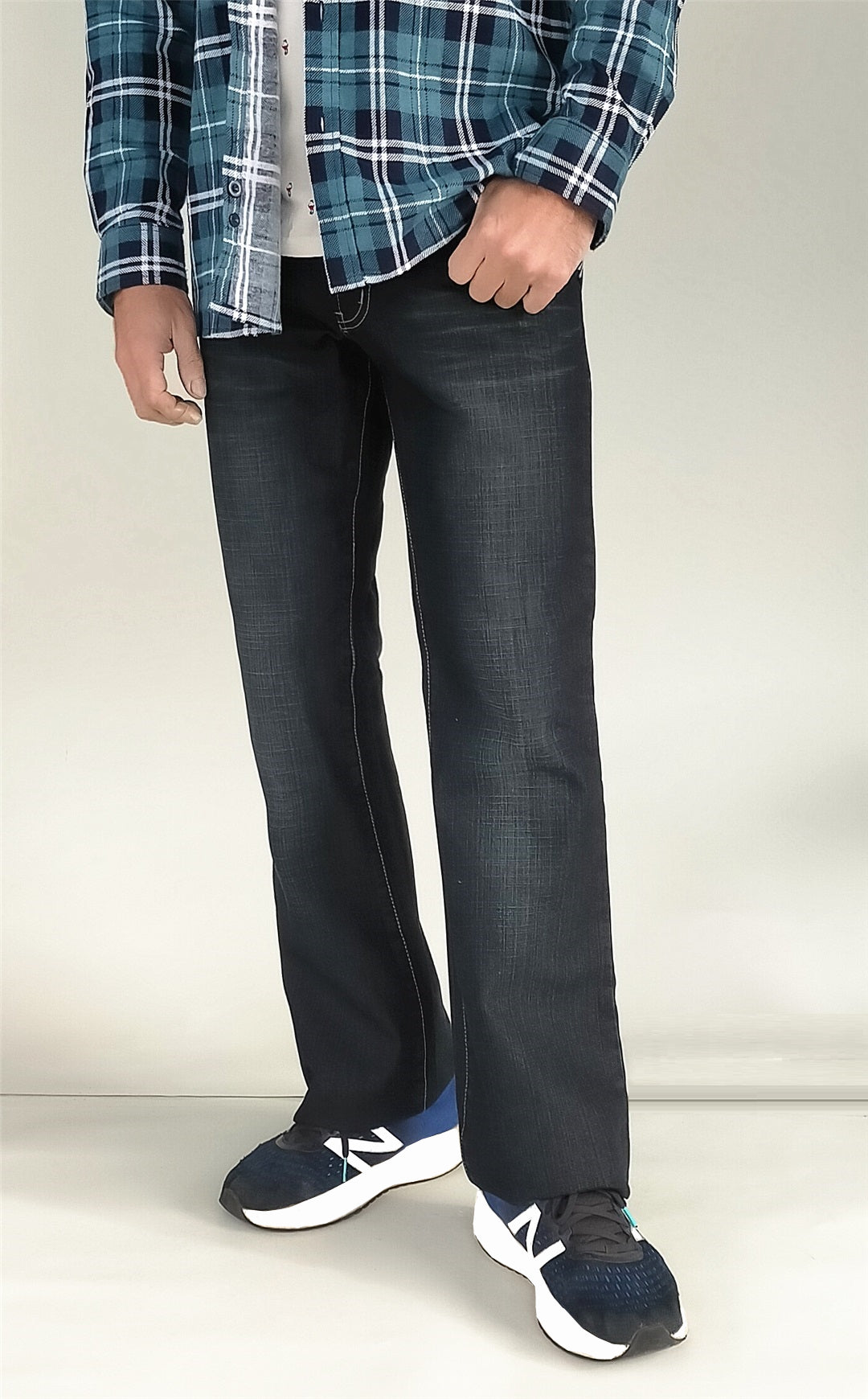 Men JEANIUS JEANS Thomas Slim Bootcut Jeans in black - Mid rise