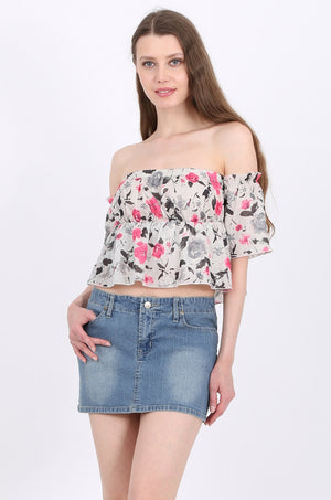 Lila off shoulder cropped top in pink floral