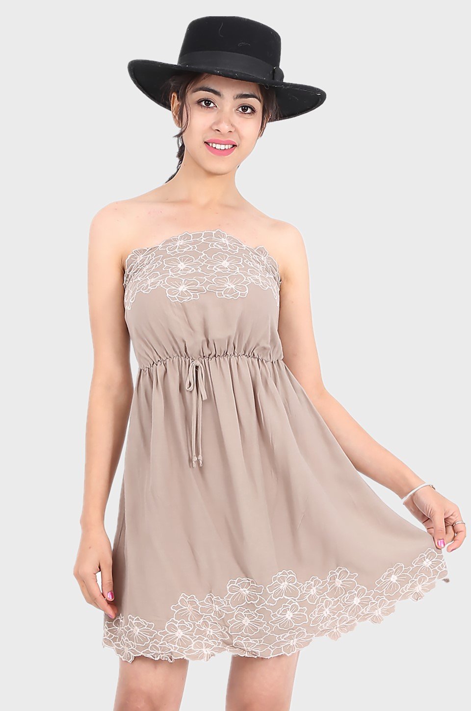 MISS PINKI Aria Embroidery dress in beige