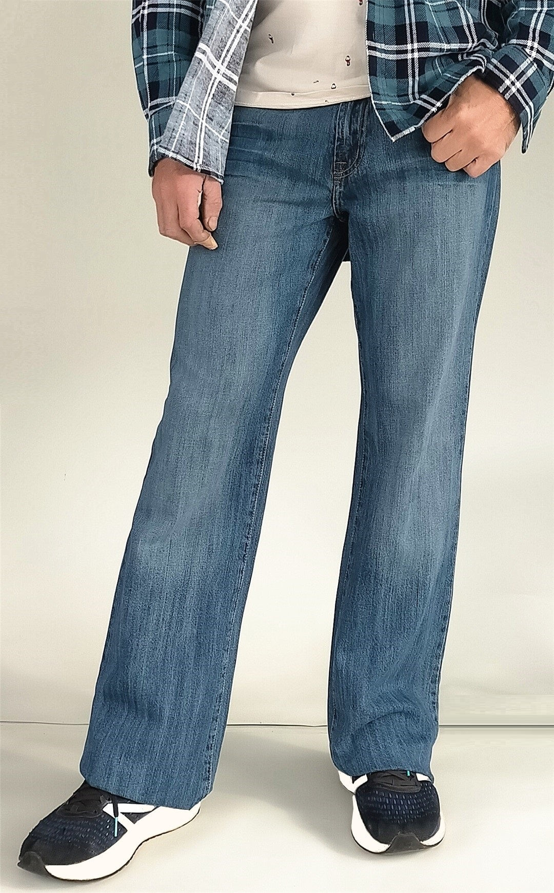 Men JEANIUS JEANS Jeffrey Relaxed Bootcut Jeans in blue - Mid rise